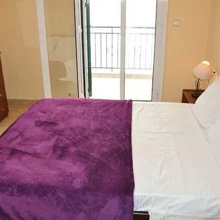 Lola Nydri (Lefkada)