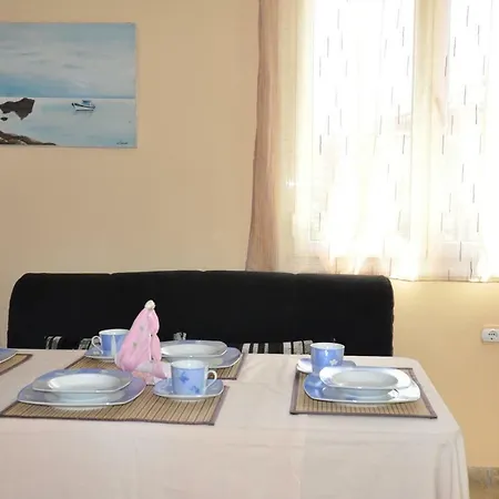 Lola Nydri (Lefkada)